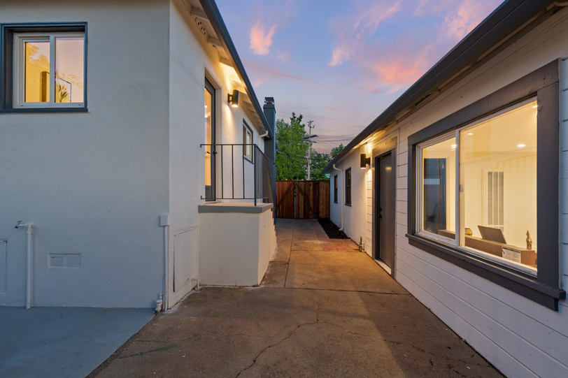 3941 Enos Avenue 33