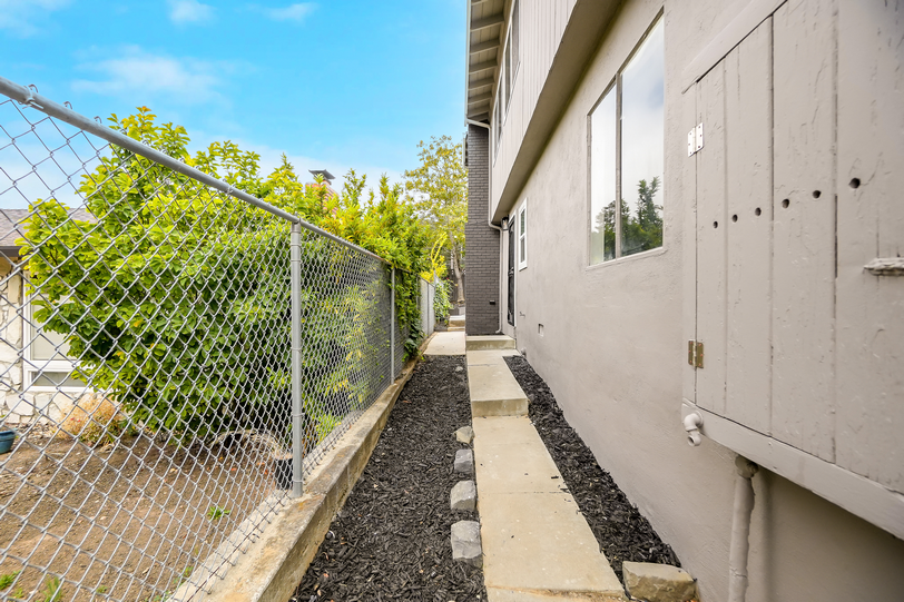 4847 Dunkirk Ave 103