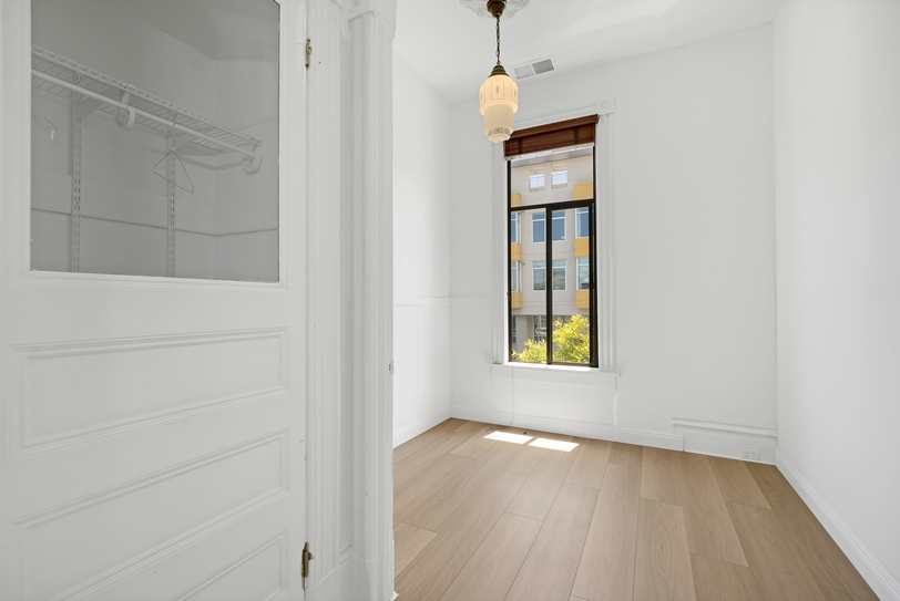 2654-2656 Bush St 014