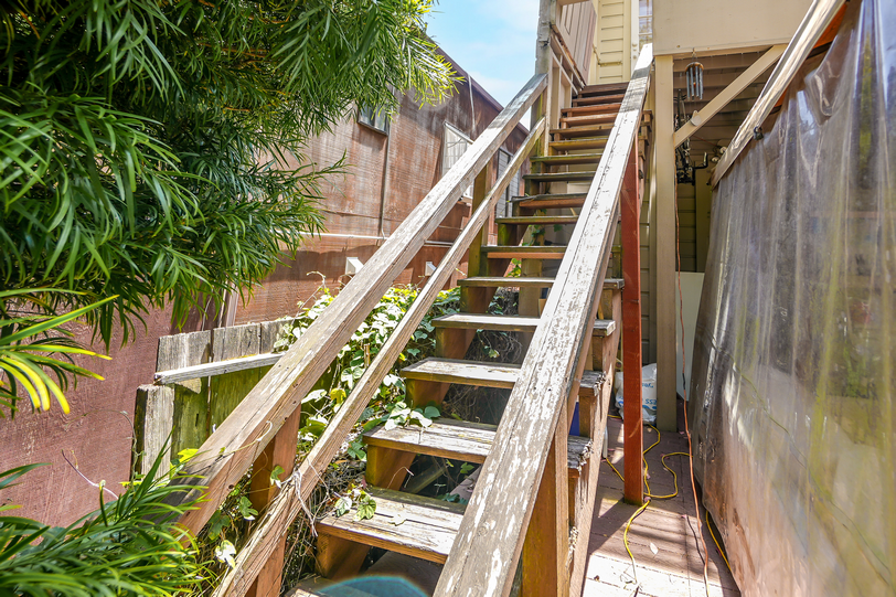 2654-2656 Bush St 042