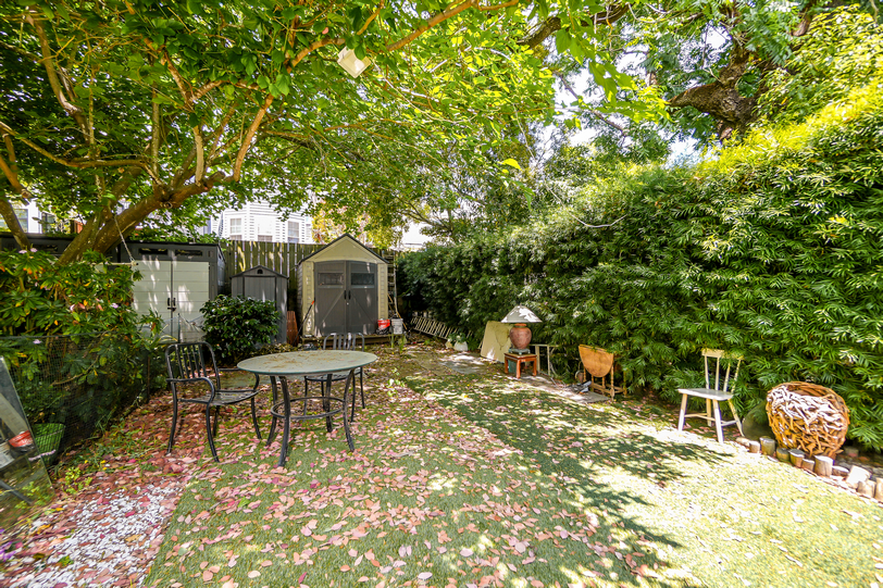 2654-2656 Bush St 044