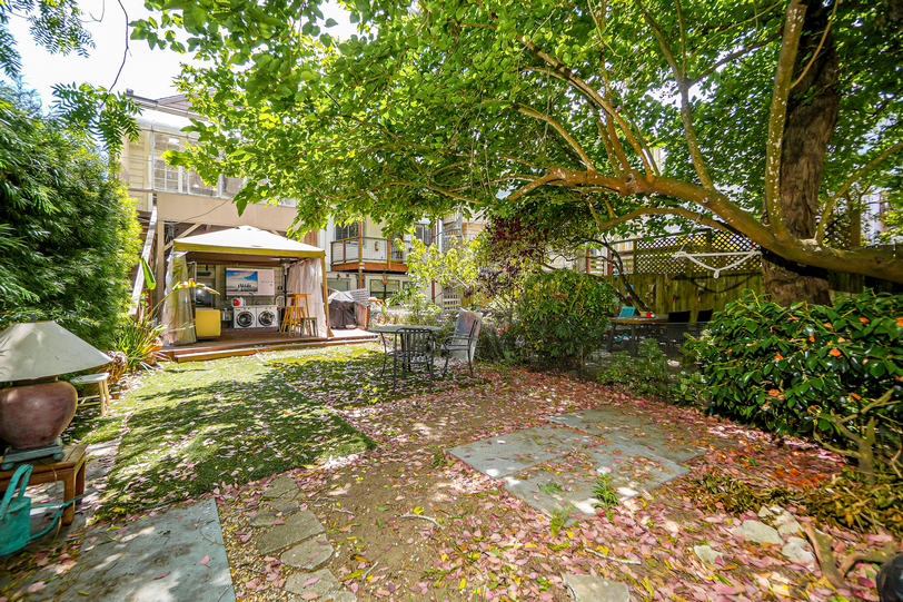 2654-2656 Bush St 046