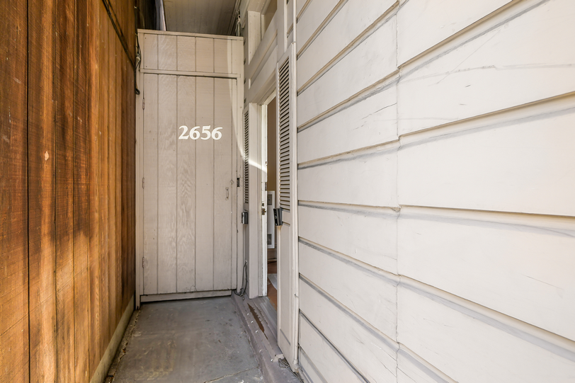 2654-2656 Bush St 051