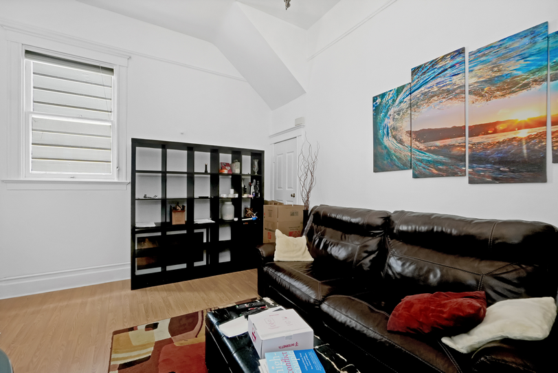 2654-2656 Bush St 053
