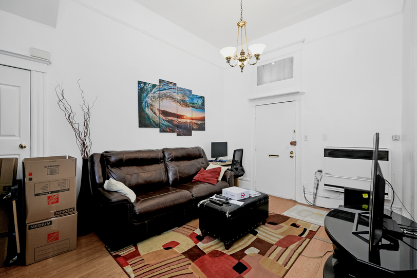 2654-2656 Bush St 054