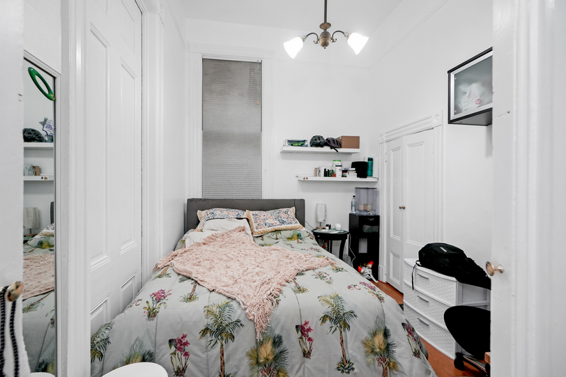 2654-2656 Bush St 055