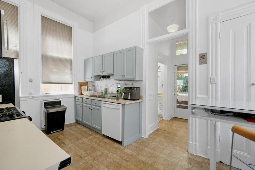 2654-2656 Bush St 060