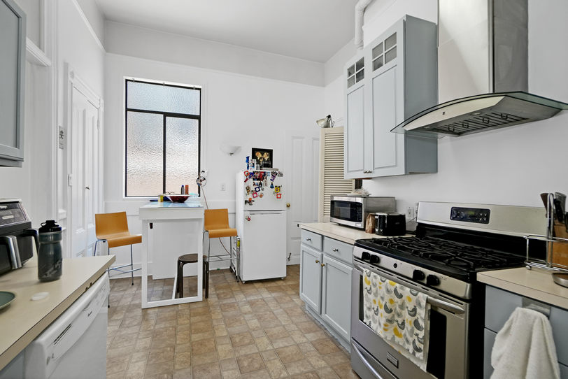 2654-2656 Bush St 062