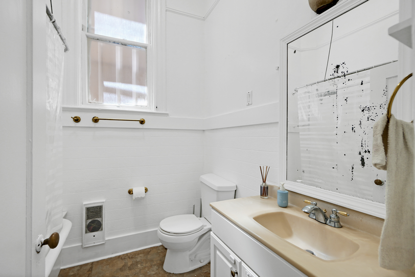 2654-2656 Bush St 064
