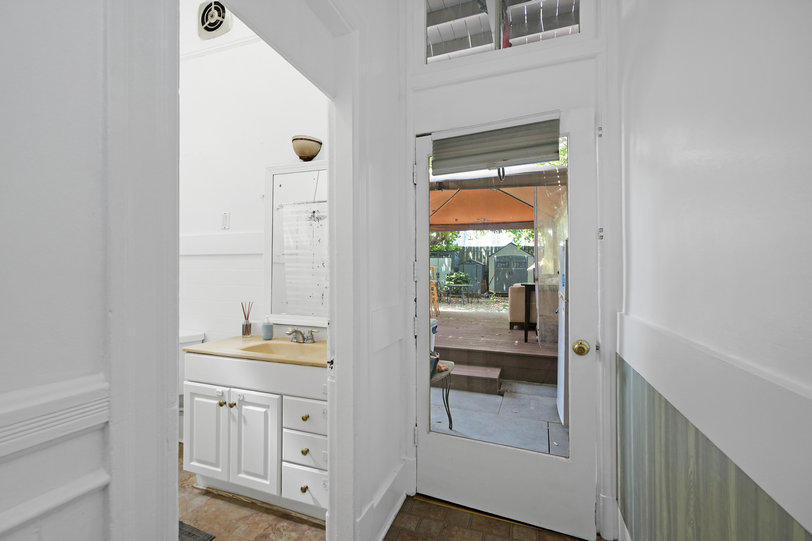 2654-2656 Bush St 066