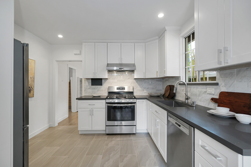3911 Vale Ave019
