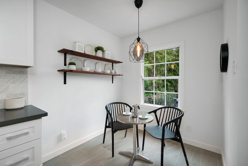 3911 Vale Ave021