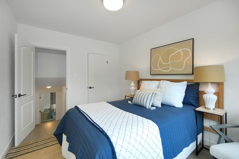 3911 Vale Ave028
