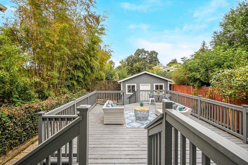 3911 Vale Ave030