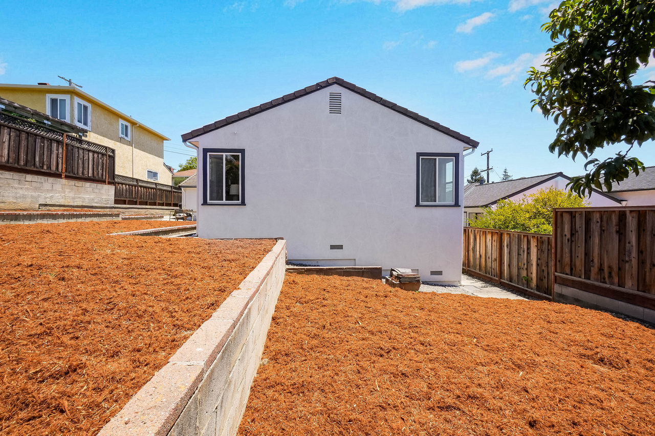 18421 Magee Smaller 054
