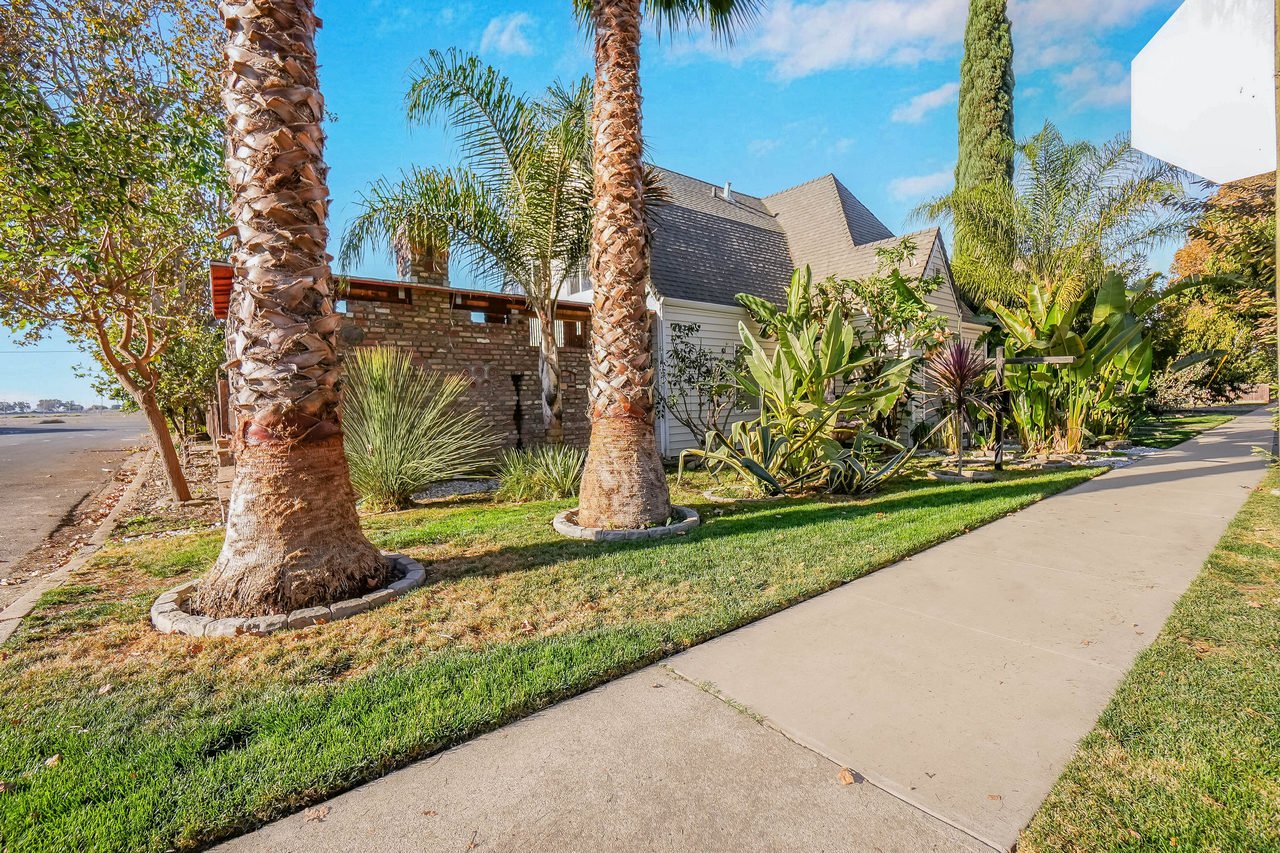 2 4th Avenue Smaller 004