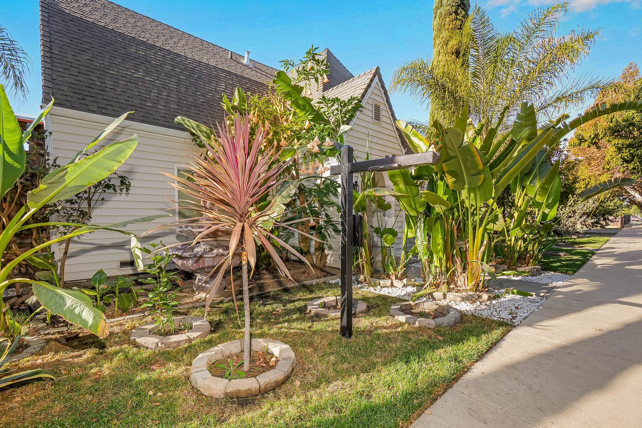 2 4th Avenue Smaller 006