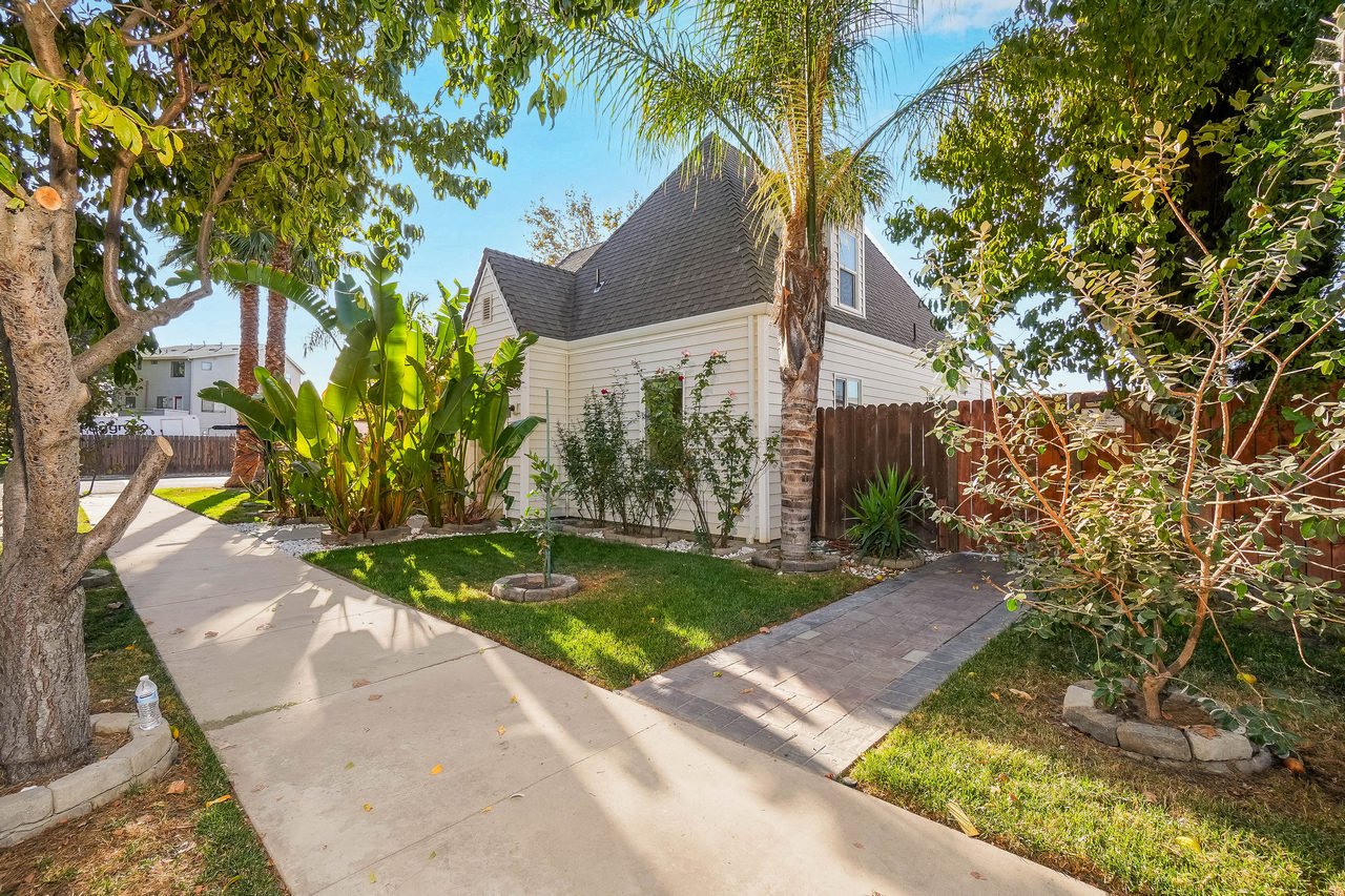 2 4th Avenue Smaller 008