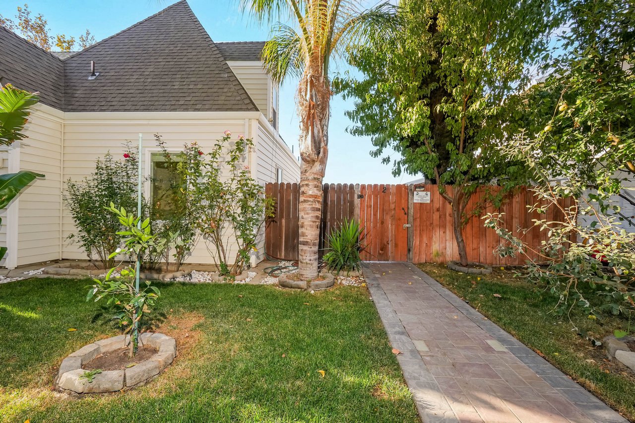 2 4th Avenue Smaller 009