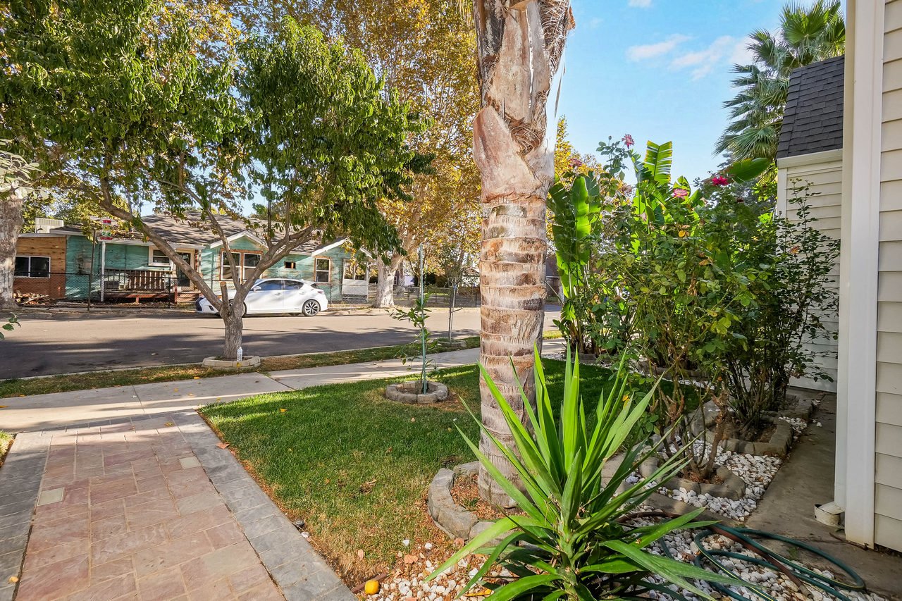 2 4th Avenue Smaller 010