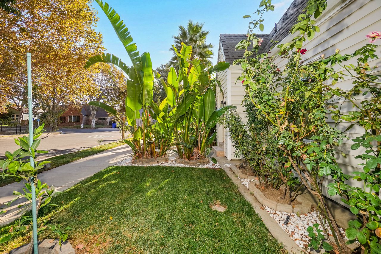 2 4th Avenue Smaller 011