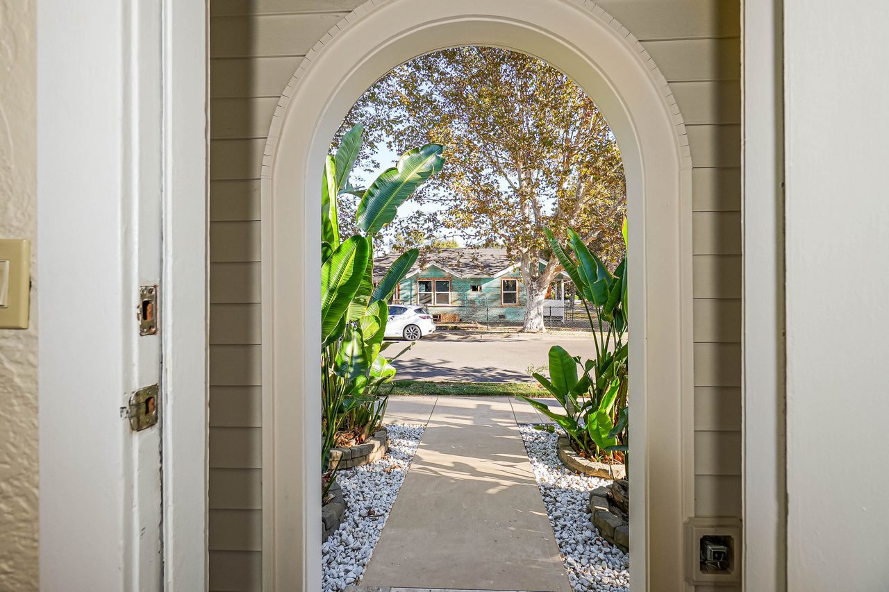 2 4th Avenue Smaller 013