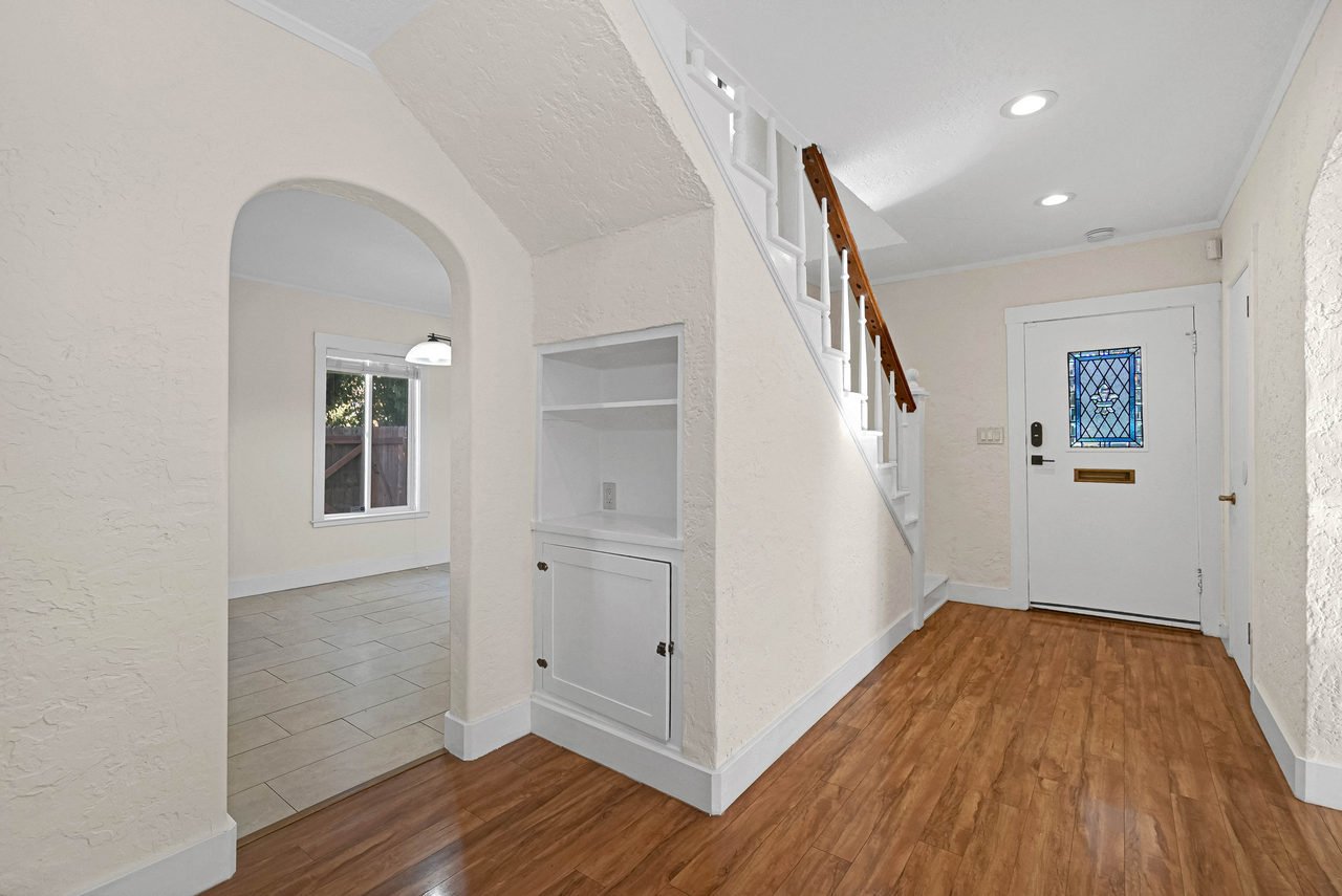 2 4th Avenue Smaller 015