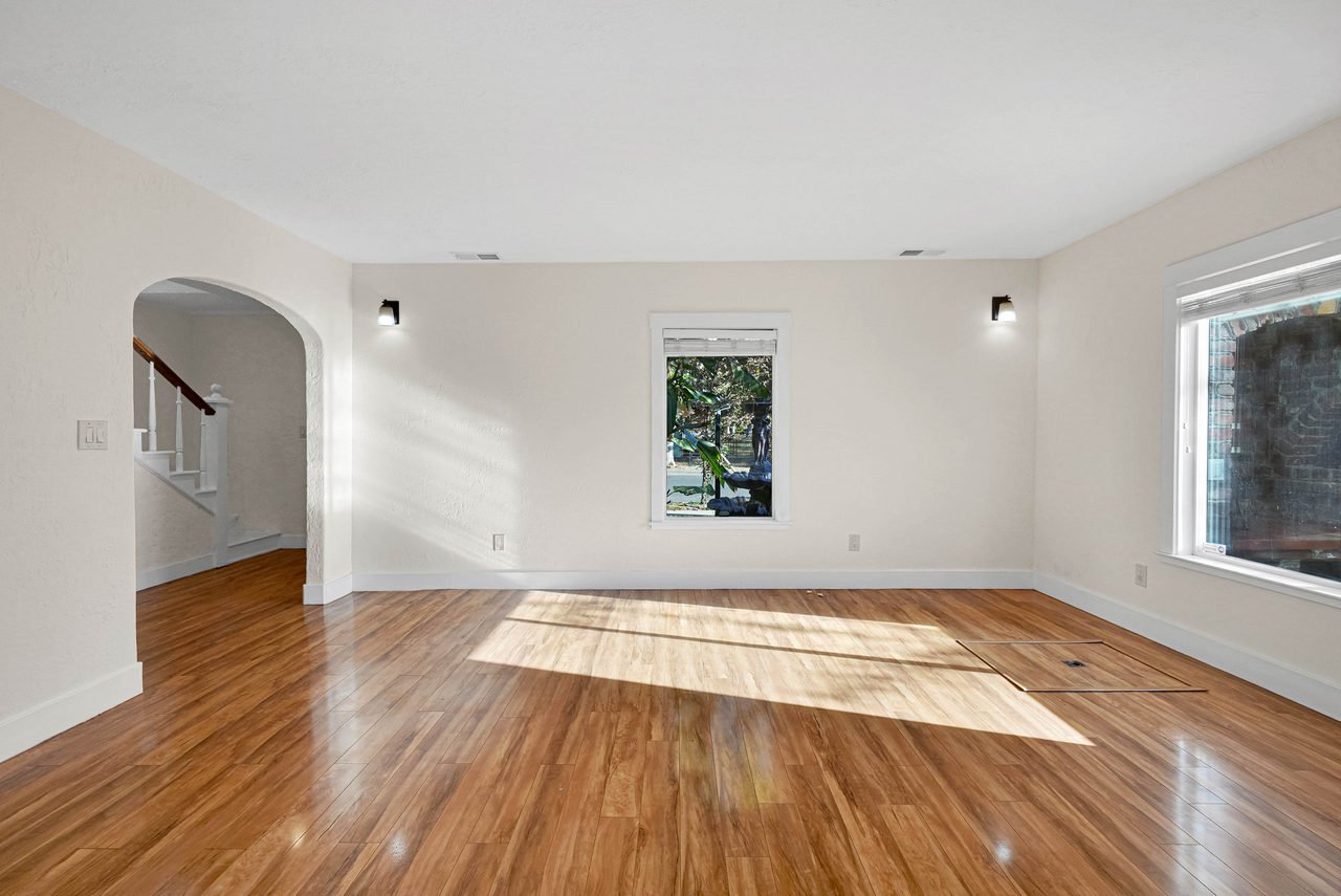 2 4th Avenue Smaller 018