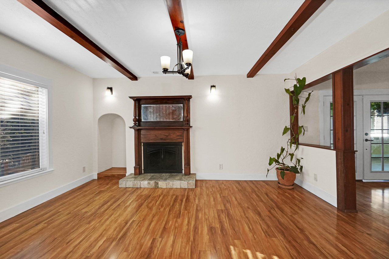 2 4th Avenue Smaller 019