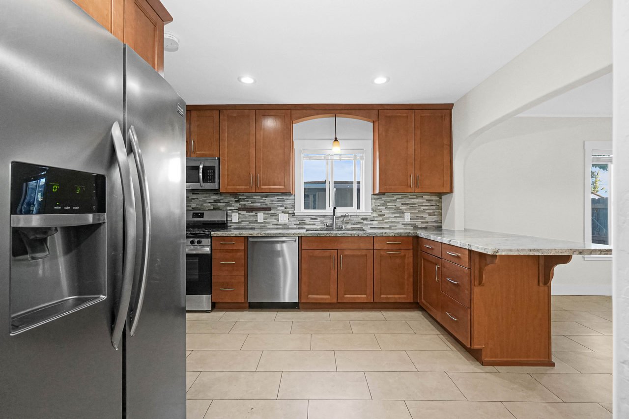 2 4th Avenue Smaller 025