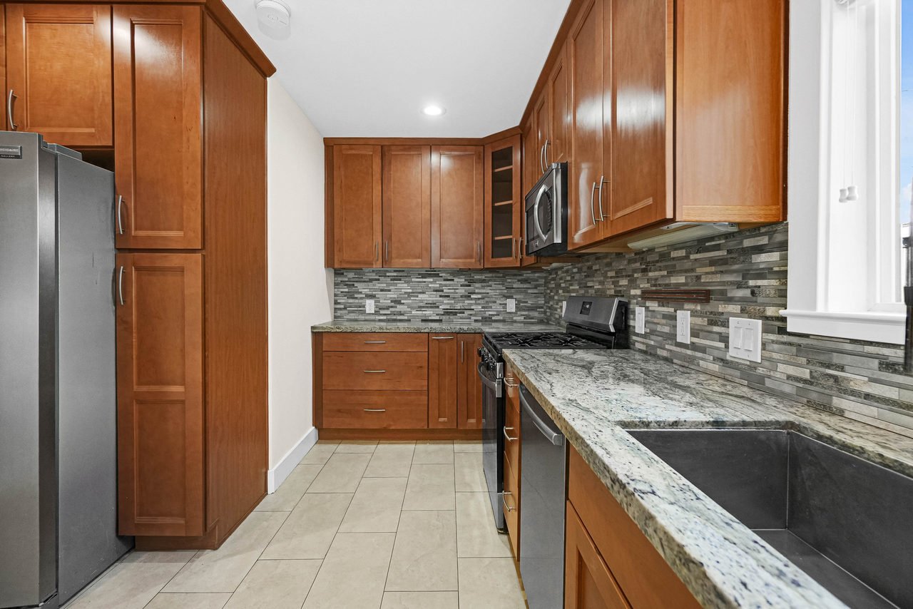 2 4th Avenue Smaller 028