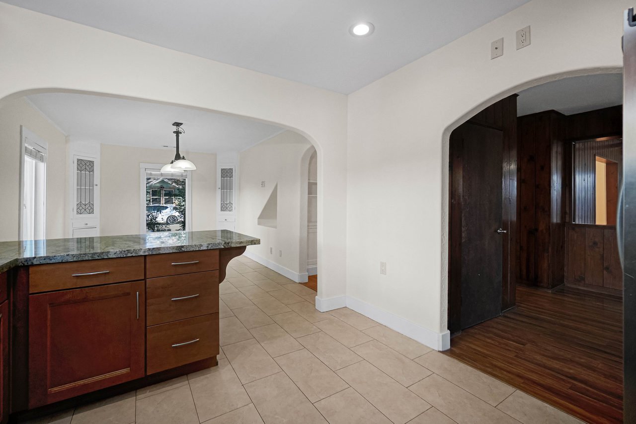 2 4th Avenue Smaller 030
