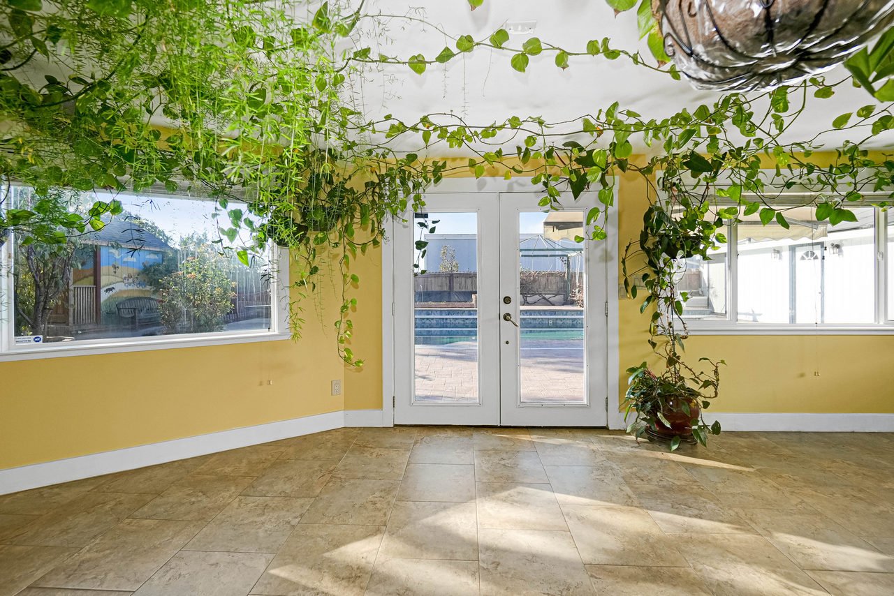 2 4th Avenue Smaller 033