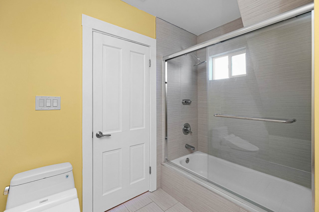 2 4th Avenue Smaller 043