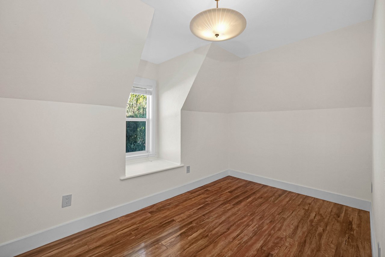 2 4th Avenue Smaller 044