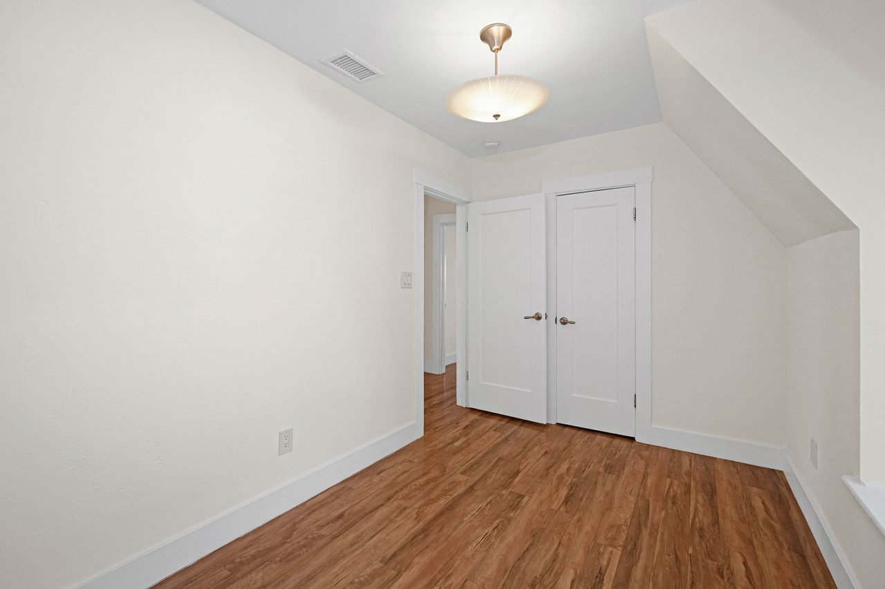 2 4th Avenue Smaller 045