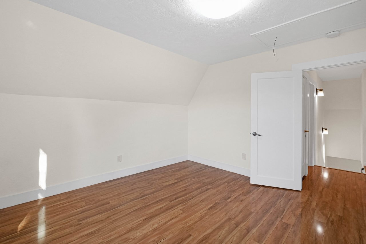 2 4th Avenue Smaller 047