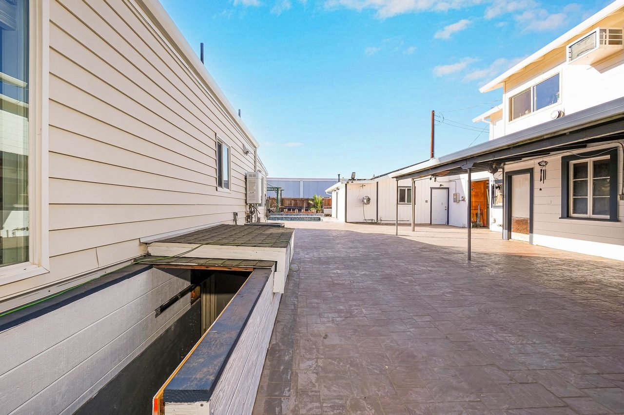 2 4th Avenue Smaller 049