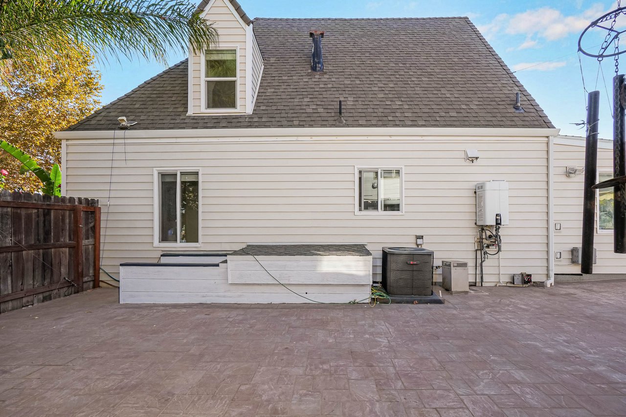 2 4th Avenue Smaller 050