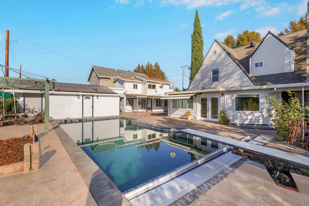 2 4th Avenue Smaller 055