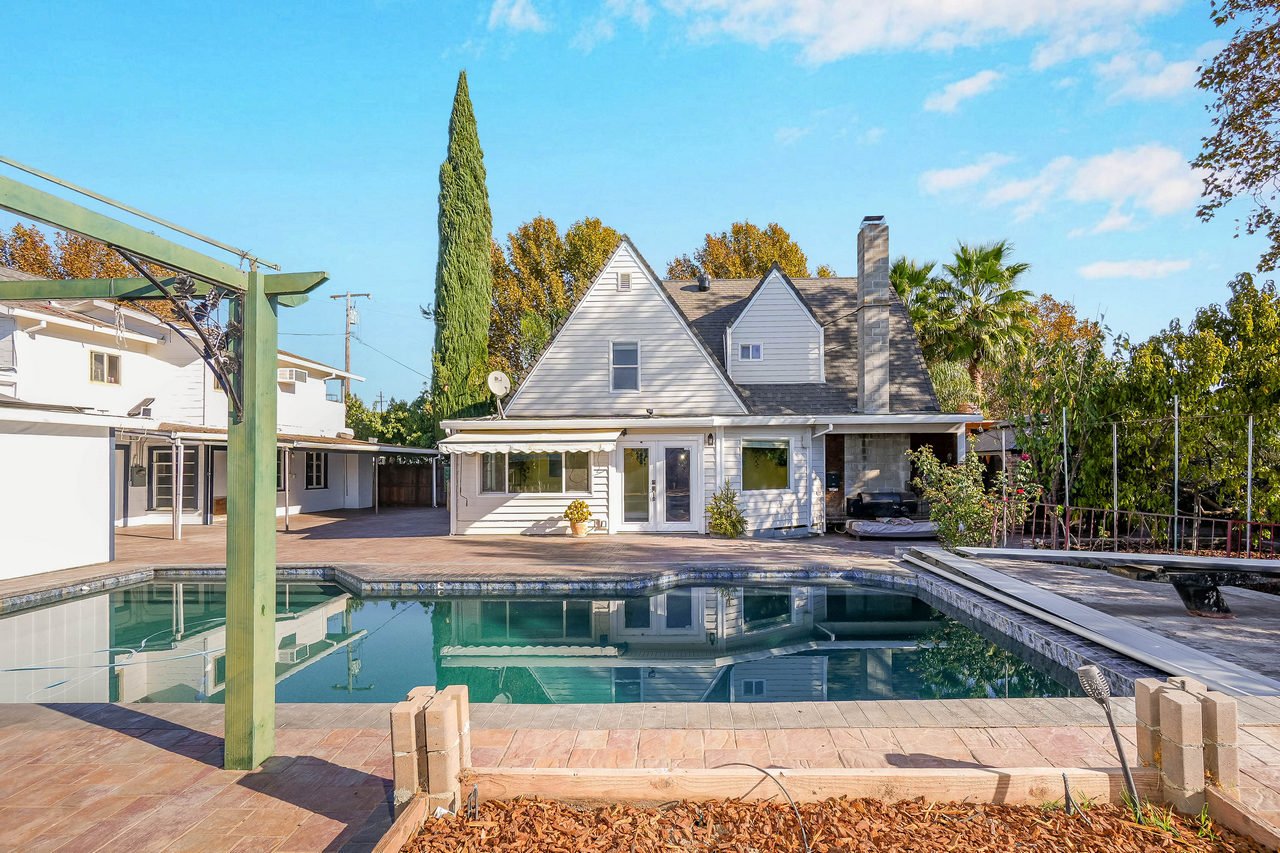 2 4th Avenue Smaller 056