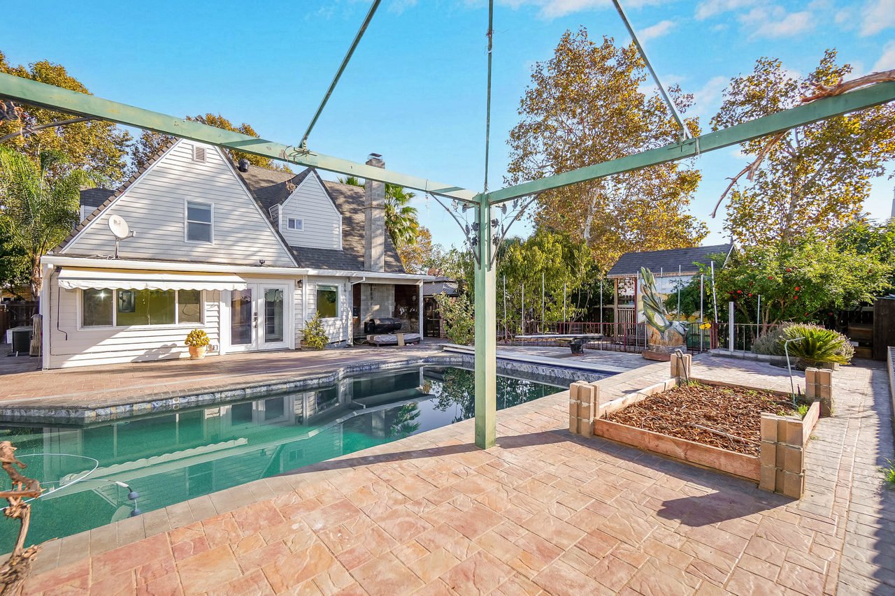 2 4th Avenue Smaller 057