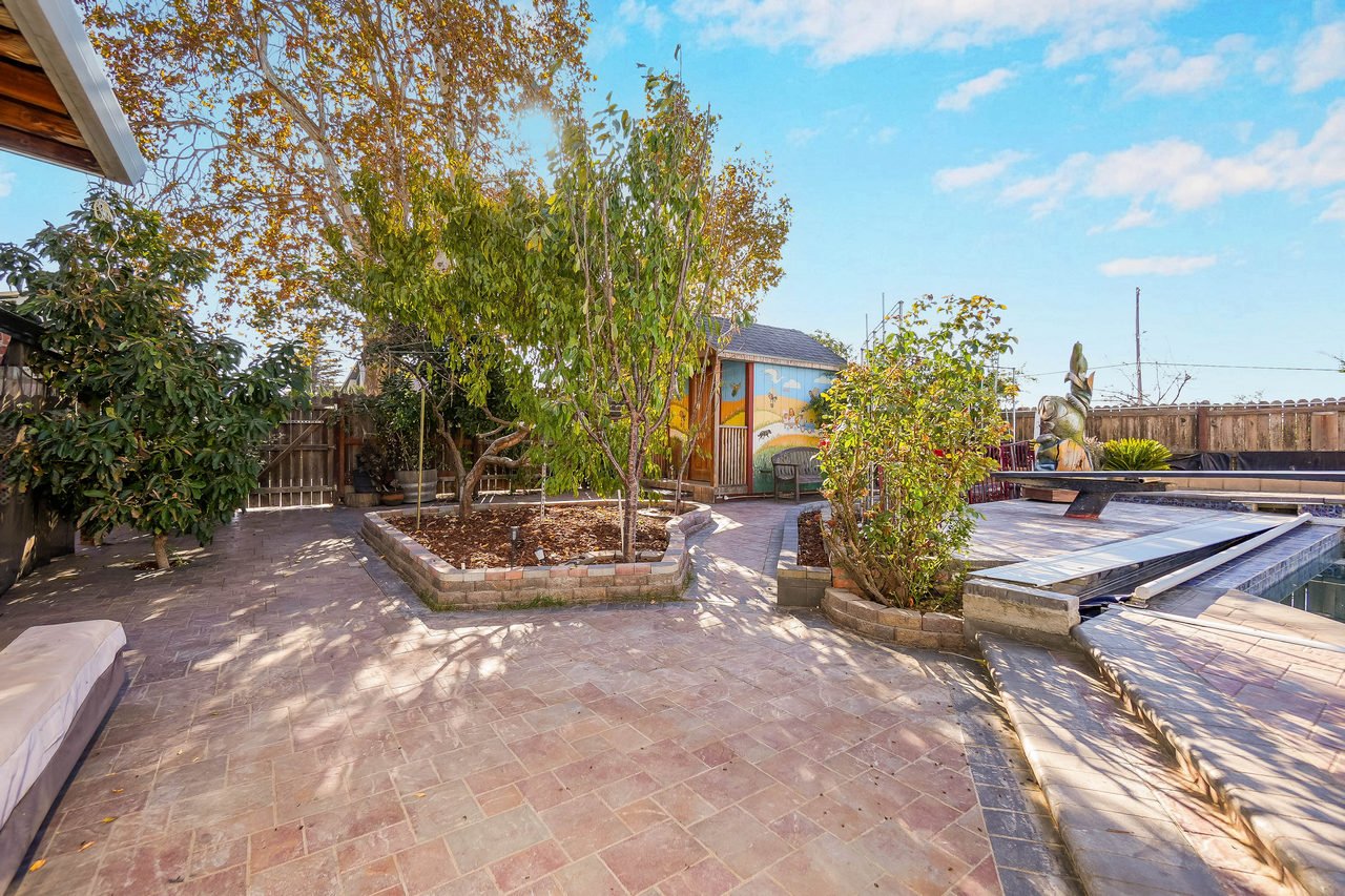 2 4th Avenue Smaller 061