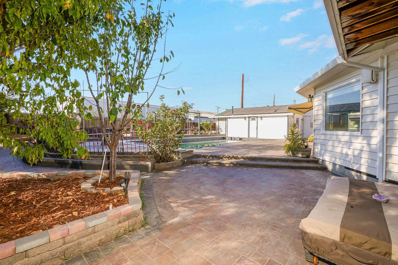 2 4th Avenue Smaller 062