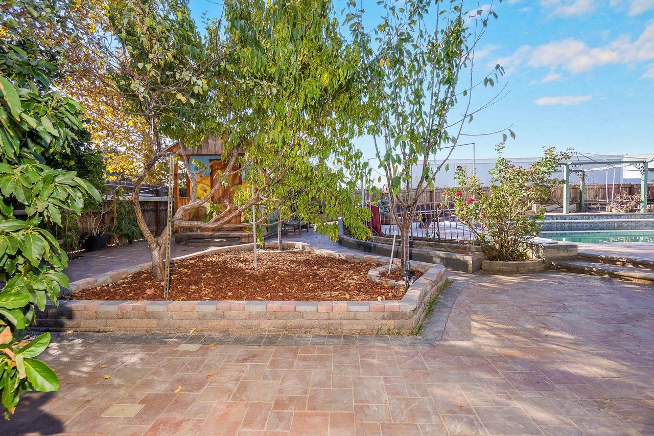 2 4th Avenue Smaller 063