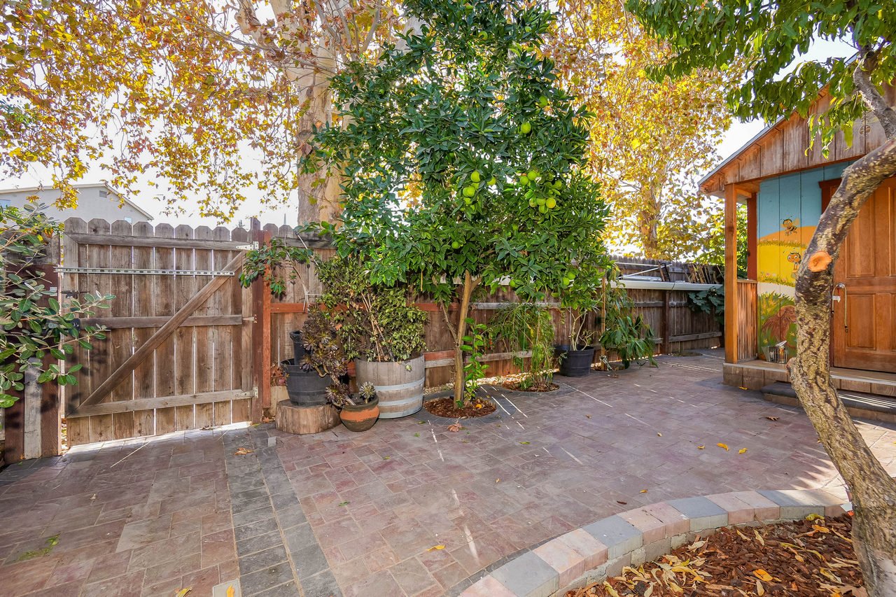 2 4th Avenue Smaller 064
