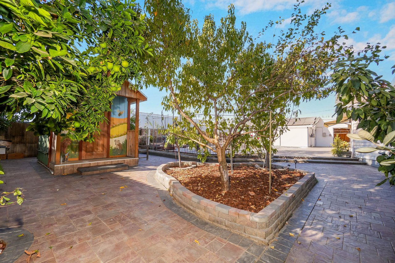 2 4th Avenue Smaller 065