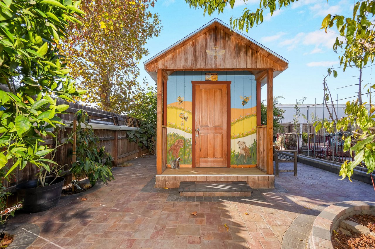 2 4th Avenue Smaller 066