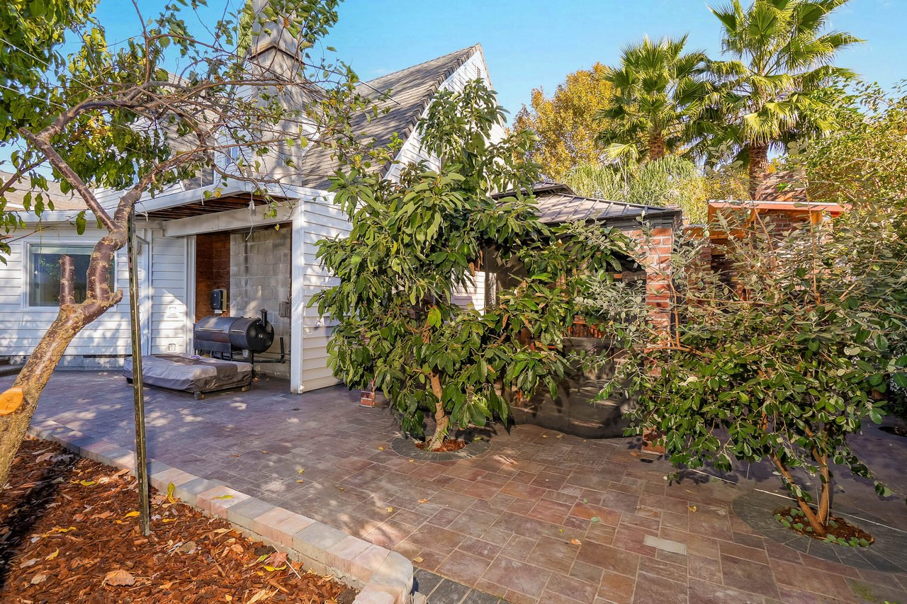 2 4th Avenue Smaller 067