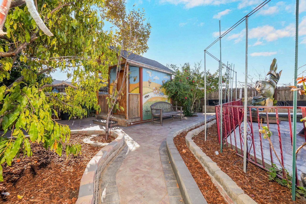 2 4th Avenue Smaller 068